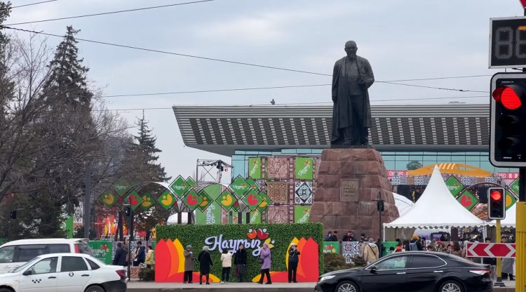 EIU students at the ethnodesign fair in Almaty